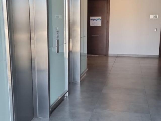 ARRIENDO OF. COMERCIAL OPEN MONTEMAR 1RECEPCION+1OF+1B+1EST