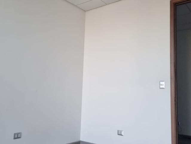 ARRIENDO OF. COMERCIAL OPEN MONTEMAR 1RECEPCION+1OF+1B+1EST