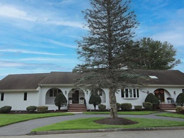House for sale in North Saugus, Saugus