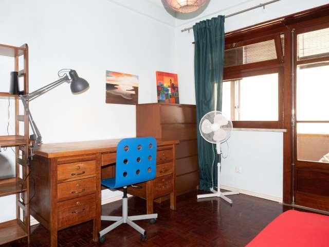 Quarto alugar em Santa Clara, Lisboa