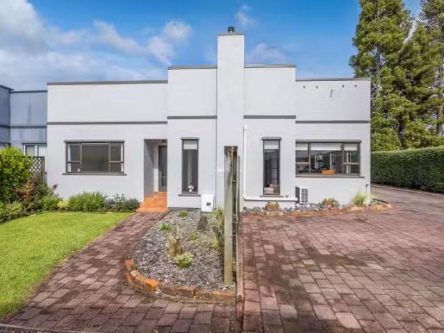 House for sale in Grafton