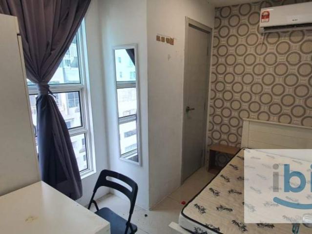 Room for rent in Petaling, Alam Impian