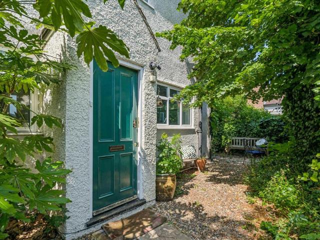 House for rent in London Borough of Merton, Raynes Park