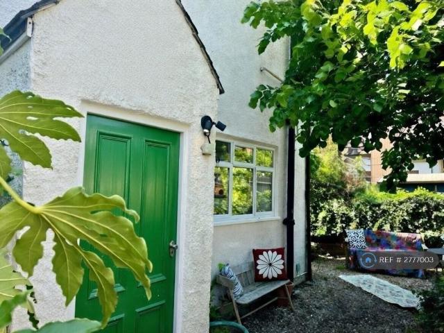 House for rent in London Borough of Merton, Raynes Park