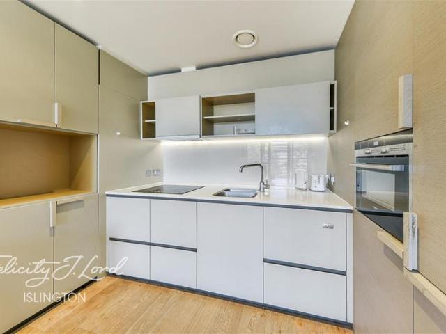 House for rent in Barnsbury, Greater London