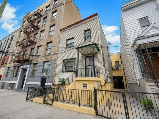 House for sale in The Bronx, Arverne