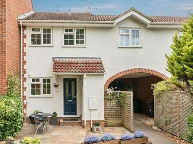 House for sale in Heol-las, Surrey
