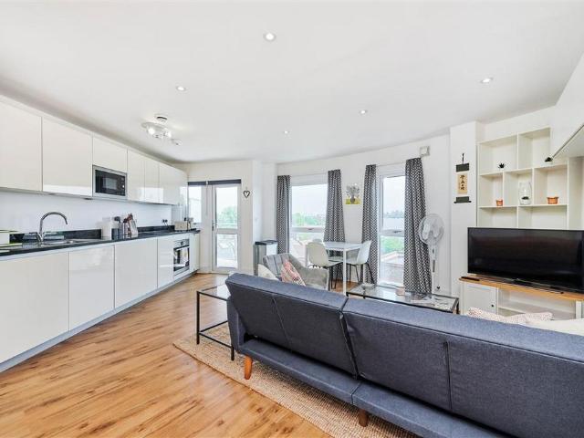 Apartment for rent in Southfields, Greater London