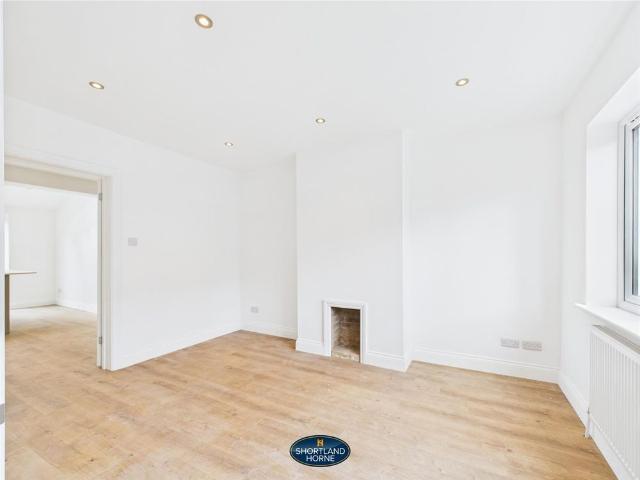 House for rent in Mill End, Green Close