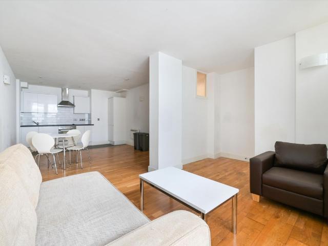 Apartment for rent in St. George in the East, Greater London