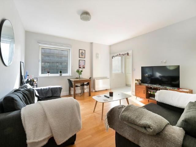 Apartment for rent in St. George in the East, Greater London