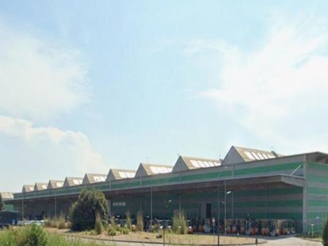 Locale Commerciale in affitto a Pianura Reggiana, Re