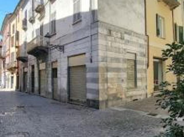 Locale Commerciale in vendita a Piemonte, Vercelli