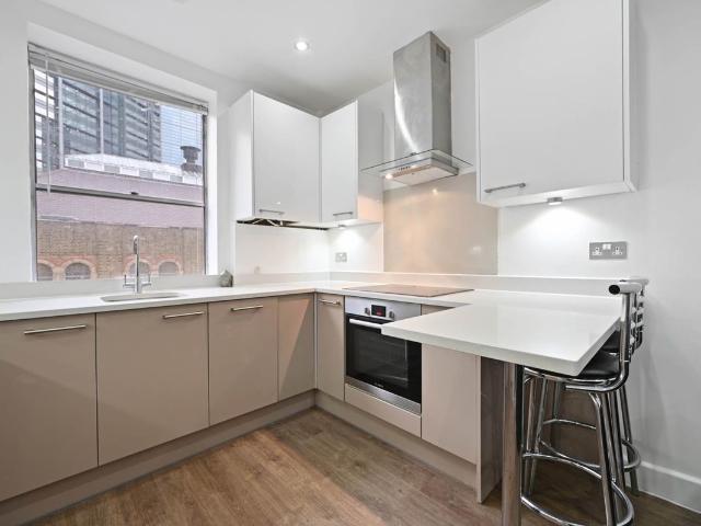 Apartment for rent in Lyons, Greater London