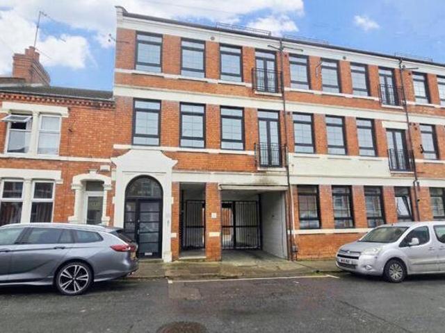 House for sale in Northampton, Northamptonshire