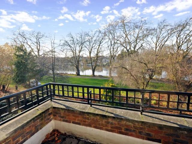 House for rent in Royal Borough of Kingston upon Thames, Greater London