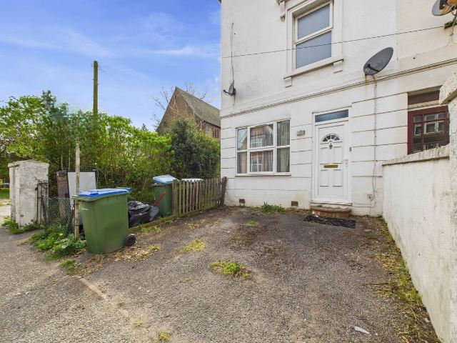 Apartment for rent in Littlehampton, Arun