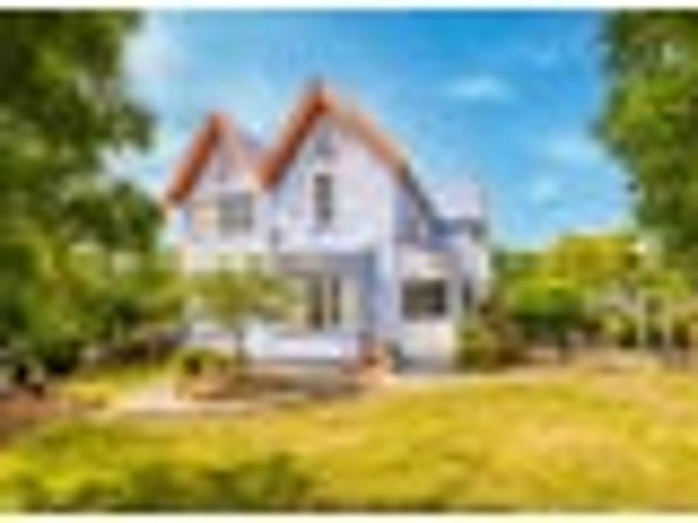 House for sale in Chaslands, Canterbury