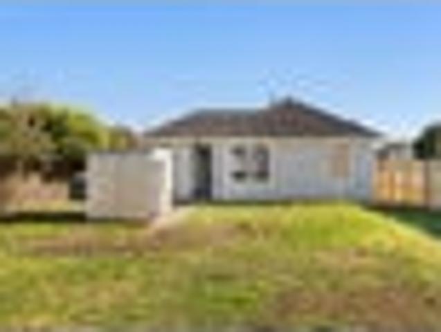 House for sale in Chaslands, Canterbury
