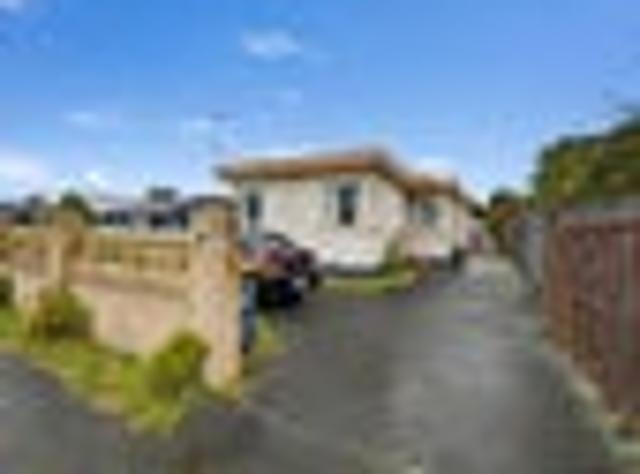 House for sale in Chaslands, Canterbury