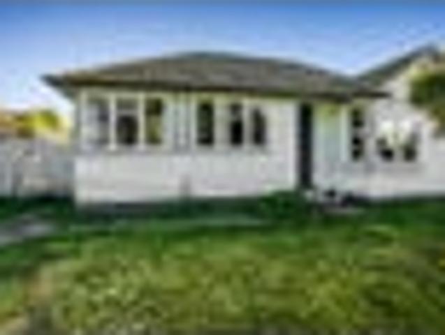 House for sale in Chaslands, Canterbury
