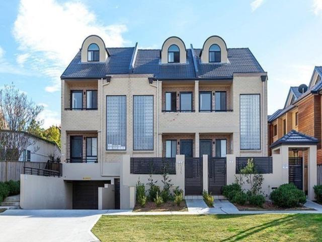 Townhouse for rent in Sydney, New South Wales