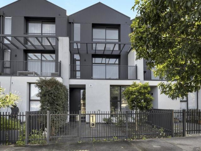 Townhouse for rent in Sunshine, Melbourne