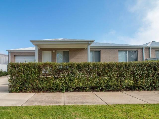 Townhouse for sale in Lavington, New South Wales