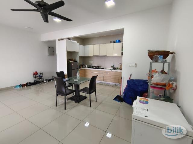 Room for rent in Petaling, Alam Impian