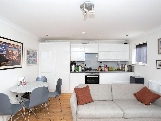 Apartment for rent in Holywell Estate, North Watford