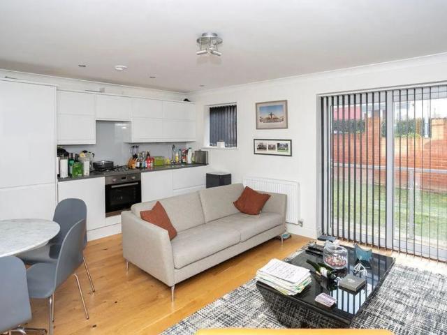 Apartment for rent in Holywell Estate, North Watford