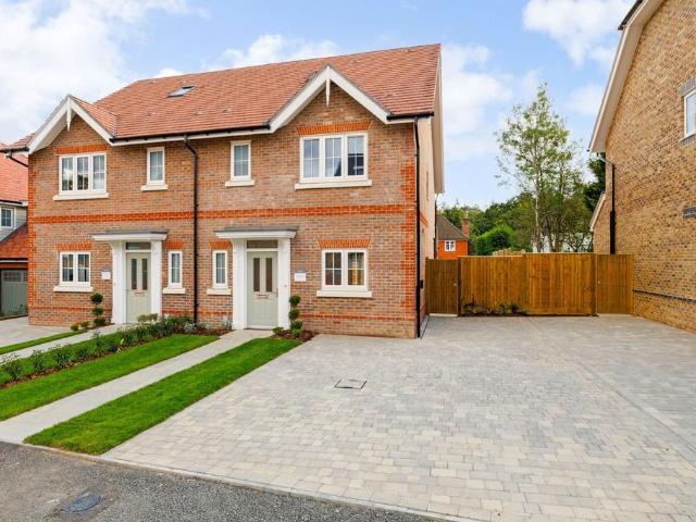 House for rent in Martin's Heron, Winkfield