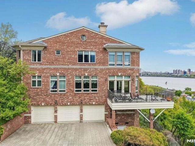 House for sale in Fort Lee, New Jersey
