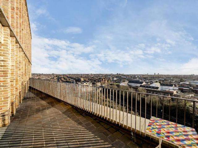 Apartment for rent in Dudden Hill, Greater London