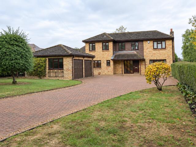 House for rent in Ash Green, Guildford