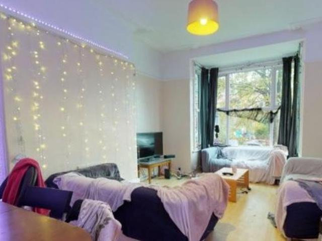 House for sale in Hyde Park, West Yorkshire