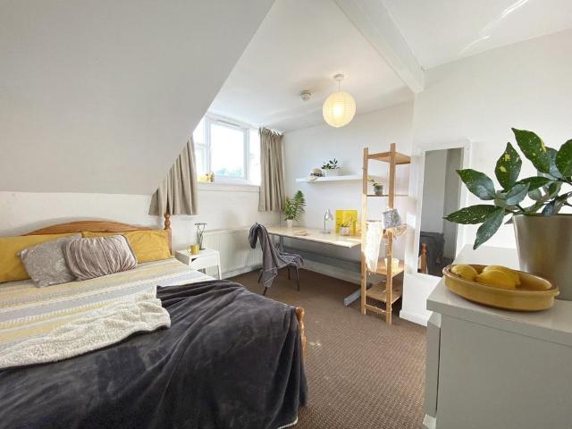 House for rent in Hyde Park, West Yorkshire