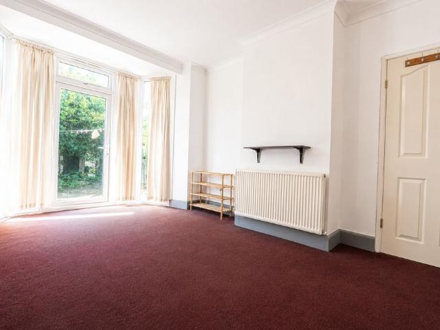 Apartment for rent in Bowes, Greater London
