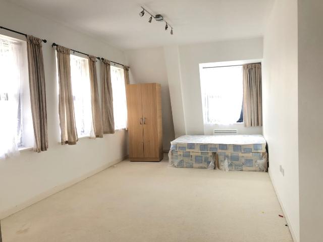 House for rent in Lower Halliford, Surrey
