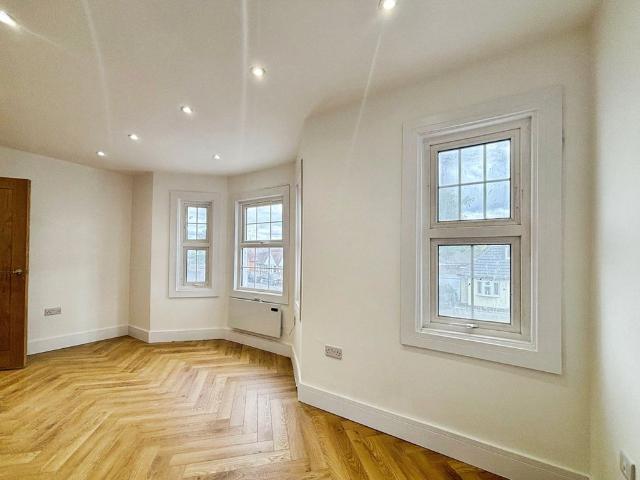 Apartment for rent in Westborough, Surrey