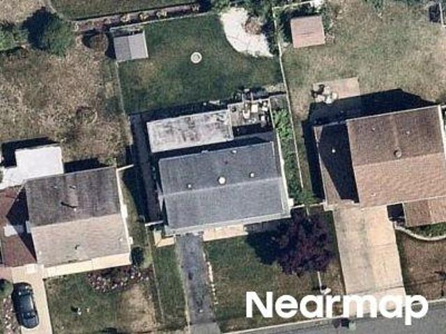 House for sale in Parlin House for sale in Parlin