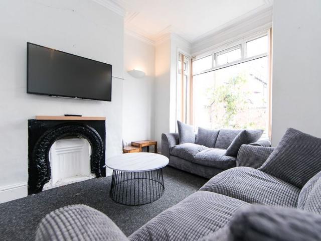 House for rent in Beckett Park, Headingley