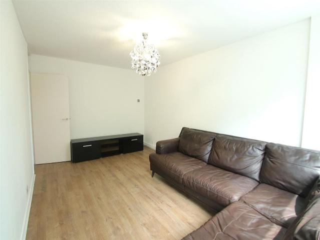 Apartment for rent in Woodside Park, Greater London