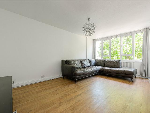 Apartment for rent in Woodside Park, Greater London