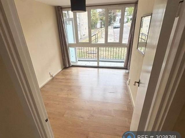 Apartment for rent in Woodside Park, Greater London