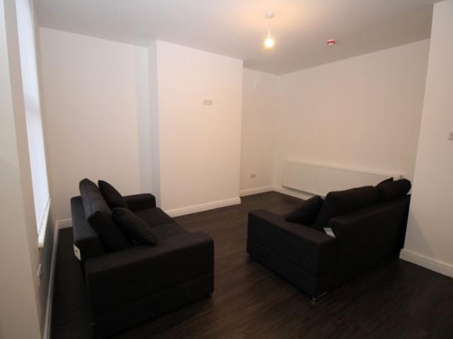 House for rent in Calderstones