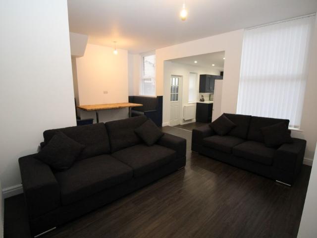 House for rent in Calderstones