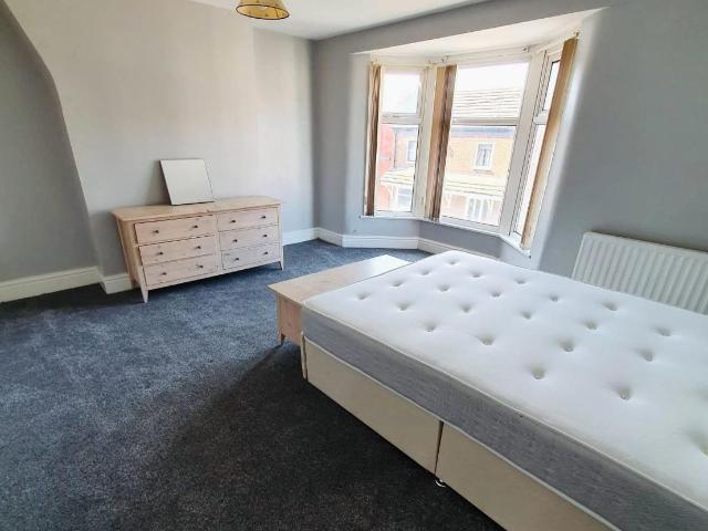 House for rent in Calderstones