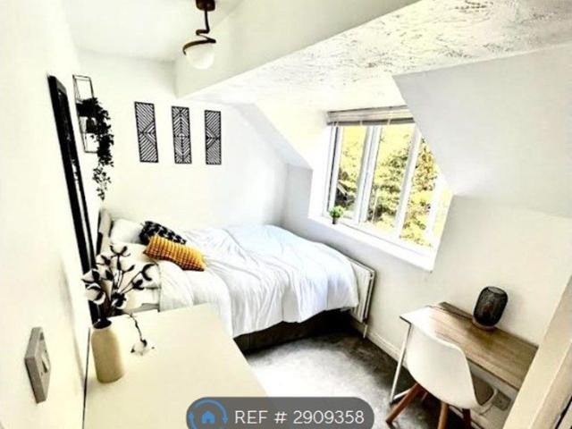 Room for rent in London Borough of Merton, Mitcham