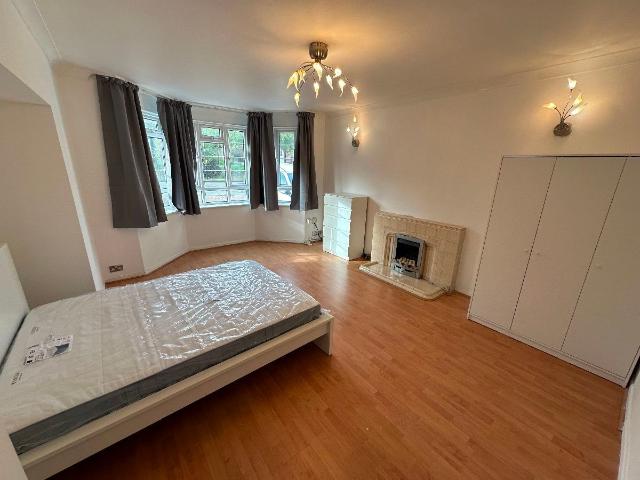 Room for rent in London Borough of Ealing, Greater London